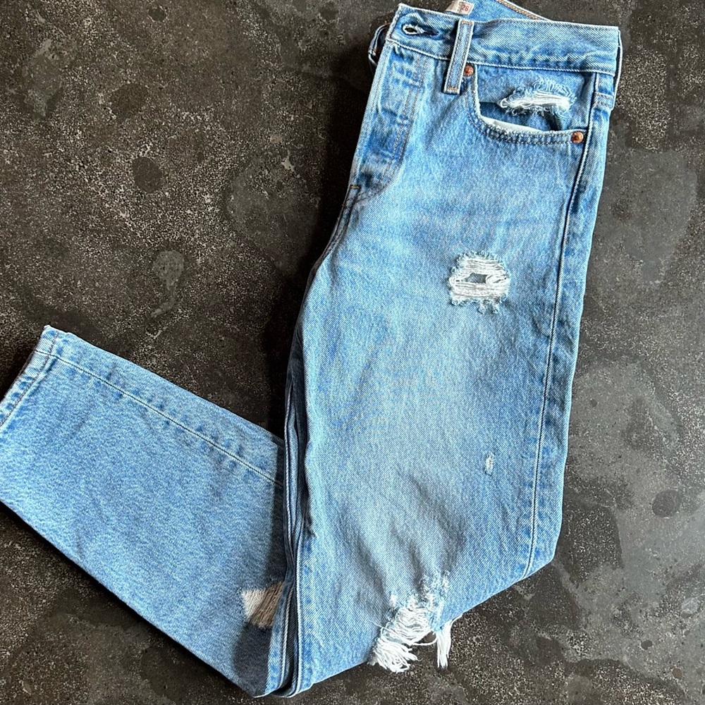 Levi’s | Premium Wedgie Ankle Jean - Picture 8 of 12